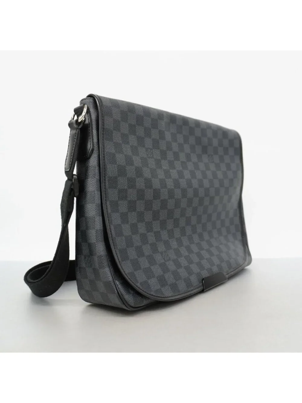 Louis Vuitton Shoulder Bag Damier Graphite District GM Black Gray